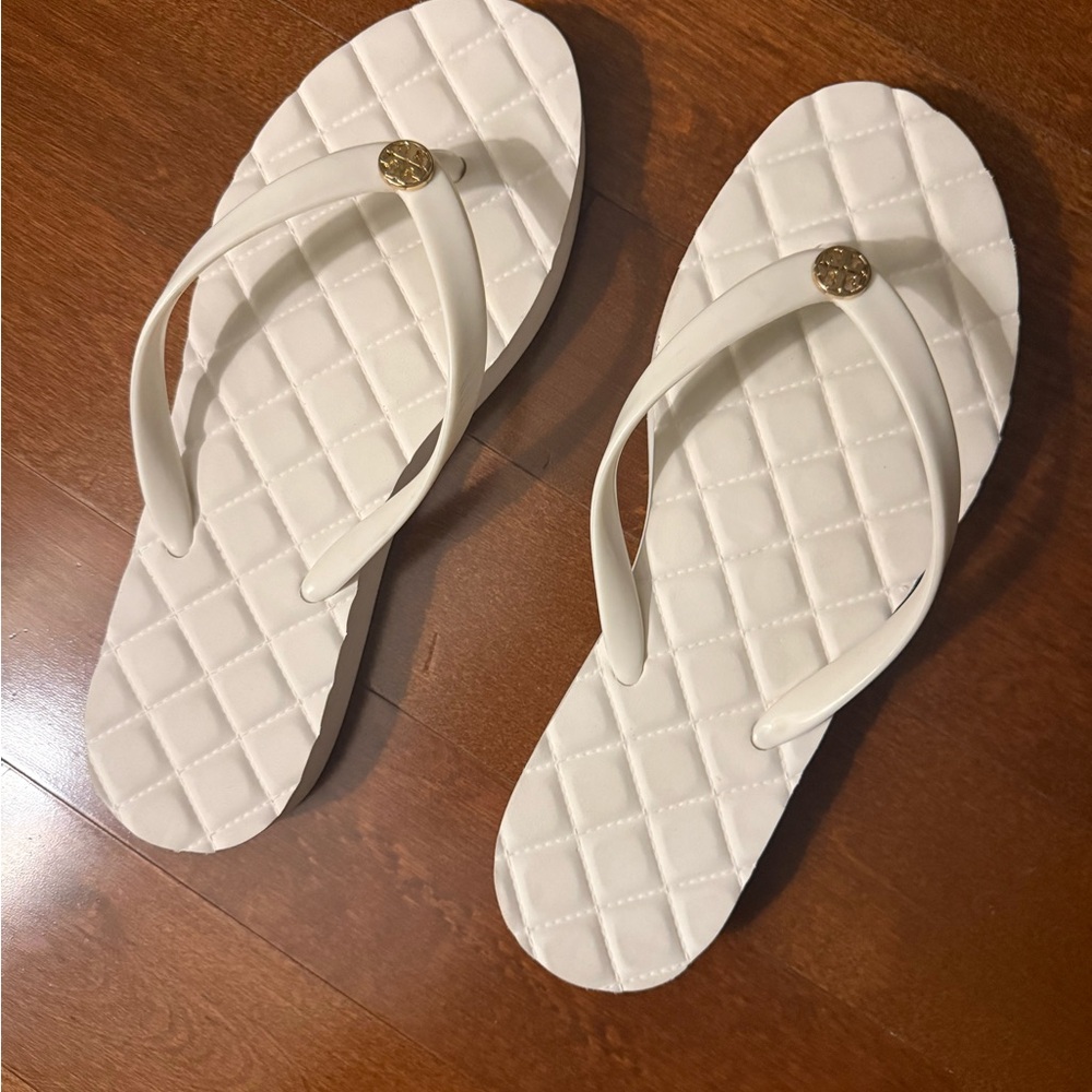 Tory Burch White Quilted platform  Flip Flops